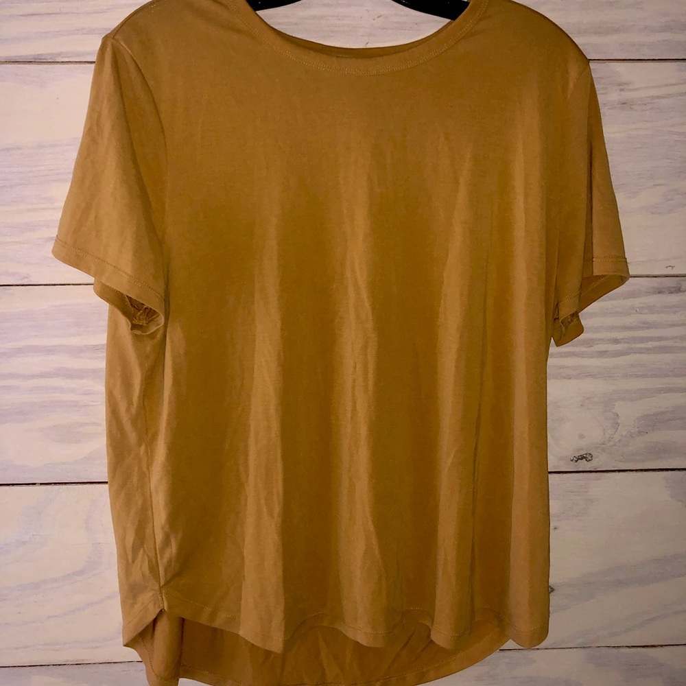 mustard tshirt
